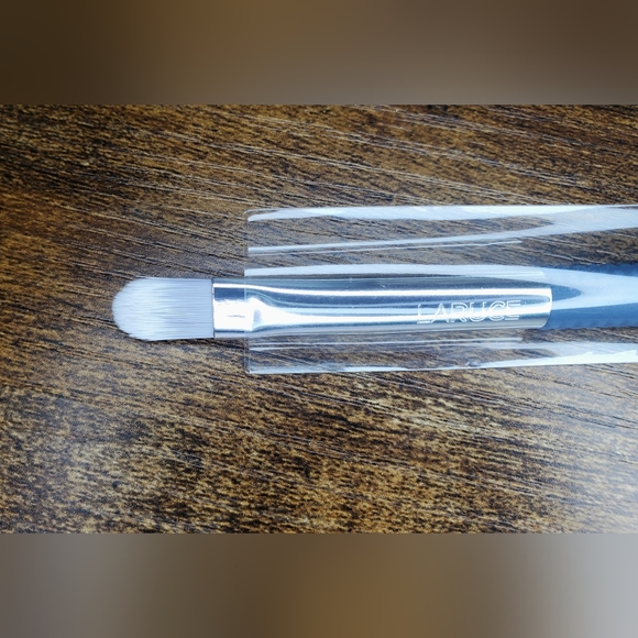 LARUCE BEAUTYCheek & Eyes Brush Set in Denim Blue - Picture 15 of 16